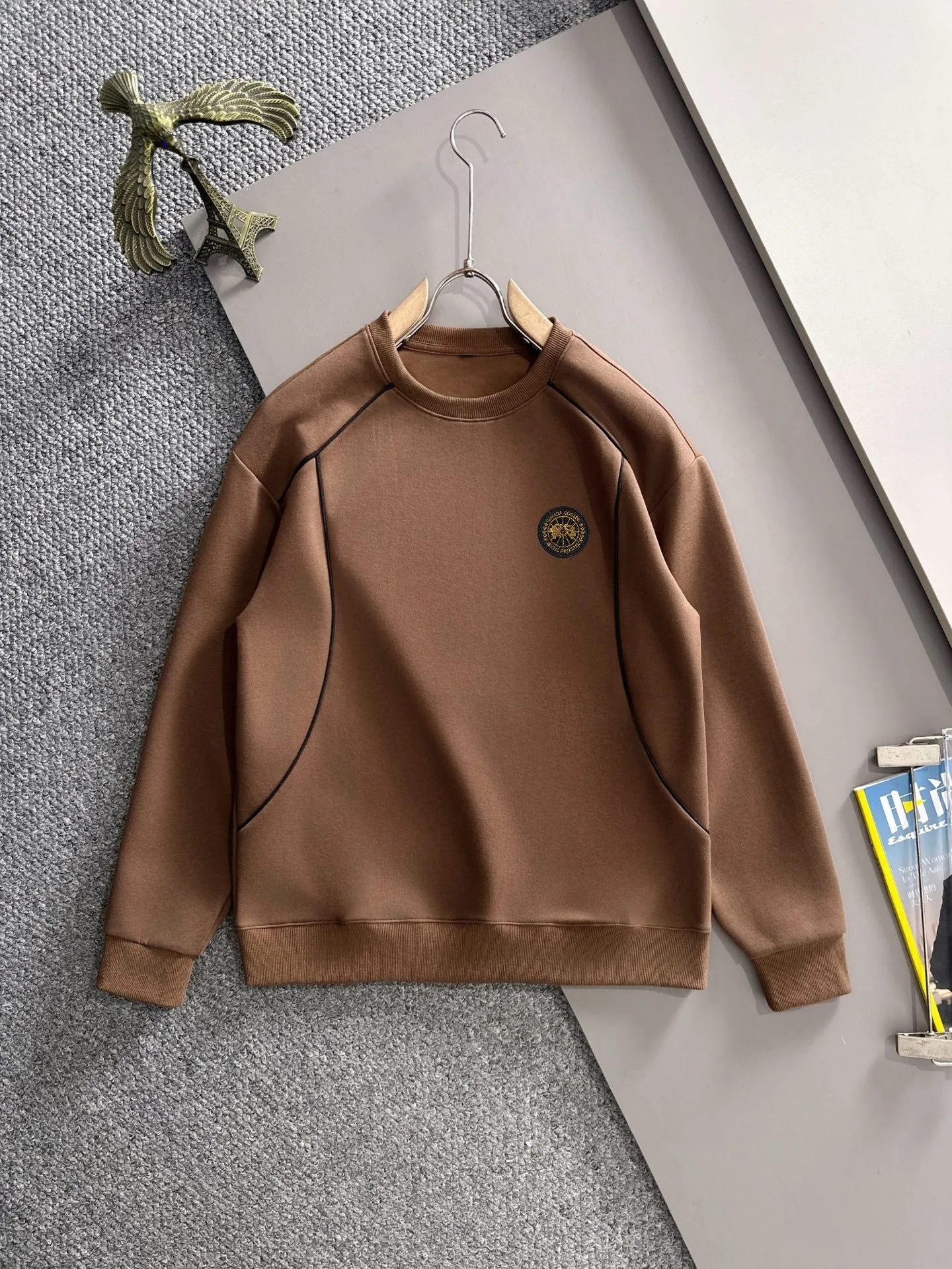 P360 Big Goose is the exclusive first release of 25ss new autumn and winter round neck long-sleeved sweatshirts for men and women. Many celebrities share the same style. Craftsmanship that cannot be copied by ordinary small workshops. We are not afraid of any challenges in terms of materials, detail restoration and craftsmanship, just to provide you with wonderful products. Compare the top original versions at will. No expense is spared just to do better. Unique imported fabric feel. Purely imported German machine production. Precision operation. Thousands of needles density. Full set of new accessories with three standards for simultaneous customization. The upper body is versatile and fashionable. A perfect choice for autumn and winter. A must-have item. Size chart: m-4XL (Please state your height and weight when placing an order.